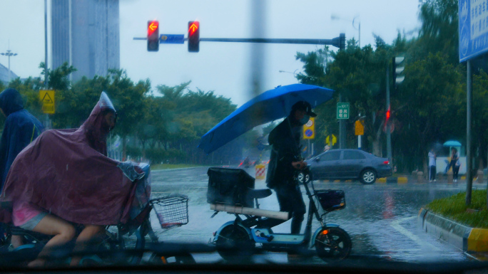 暴雨，下雨天台风天开车，雨刮器，4K视频