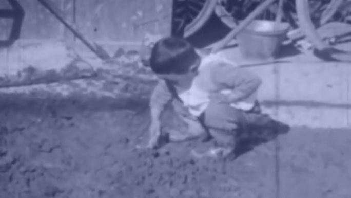 30年代儿童幼儿玩耍玩具枪泥巴铲土