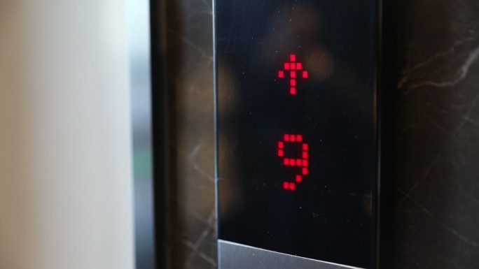 电梯内上行楼层数2