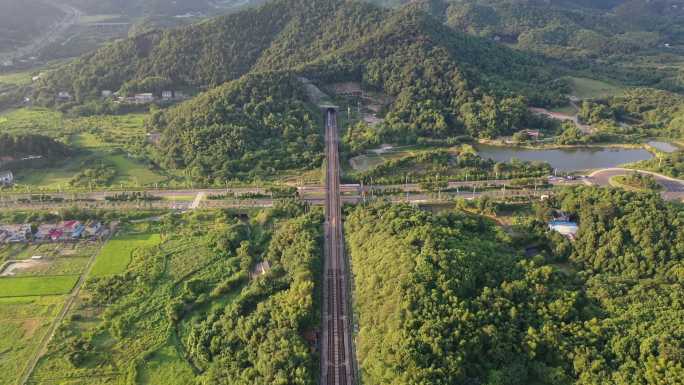 京港澳高速高速路服务区车流湖南