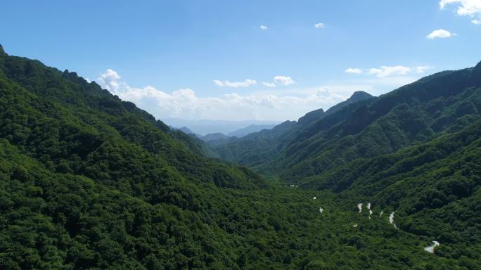 秦岭分水岭山谷航拍