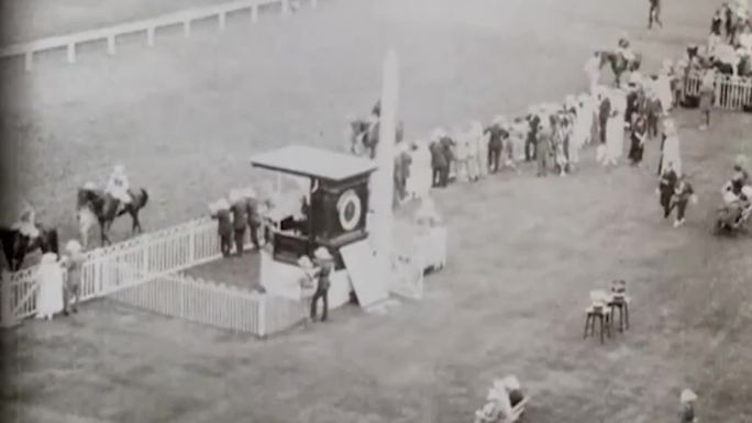 20-30年代赛马场群众