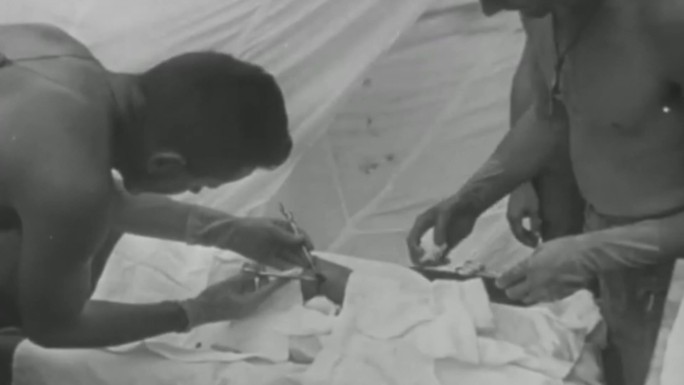 30年代战地野战医院医生大夫抽血输血抢救