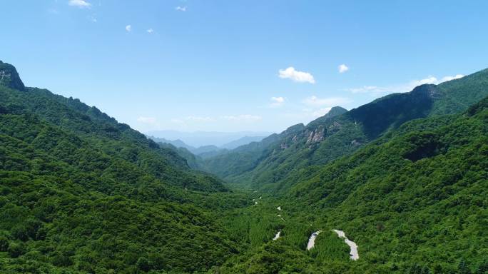 秦岭分水岭川道航拍