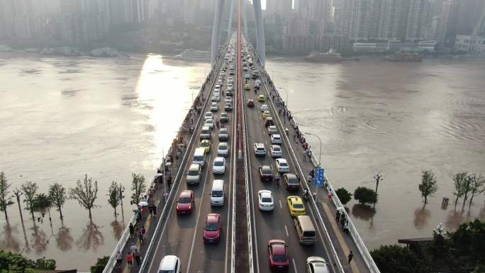 航拍重庆长江大桥车流人群交通