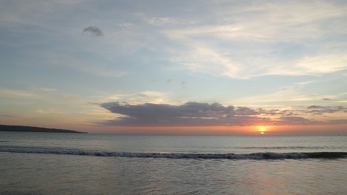 海边夕阳海浪海天一线落日
