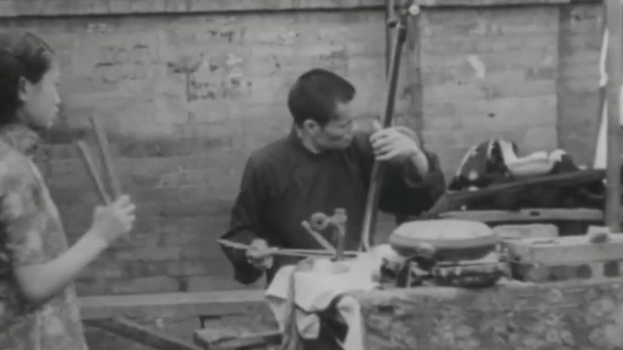 30年代传统艺术曲艺表演观众观看京东大鼓