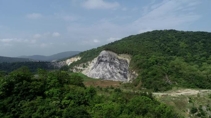 航拍全国最大的伏羲山体石刻雕像