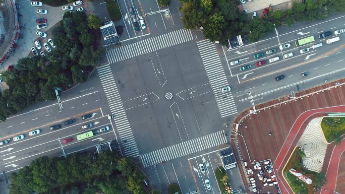 许昌许都路魏文路交叉口车流