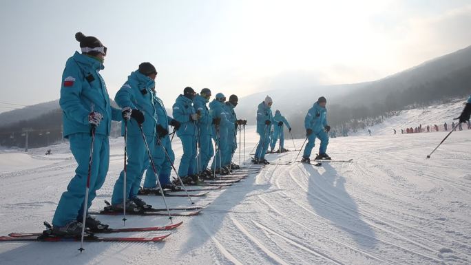 滑雪场陪练员集体训练（原素材未剪辑）
