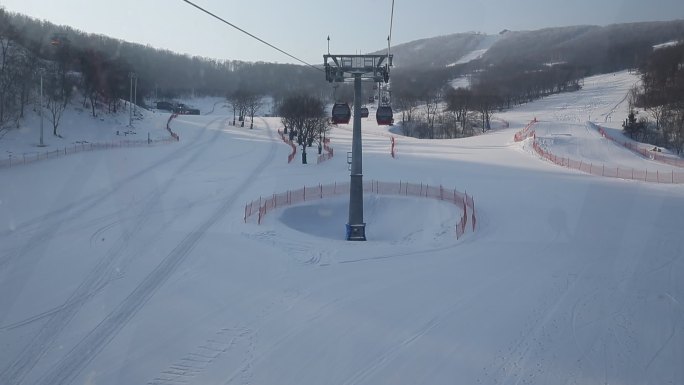 滑雪场索道吊厢