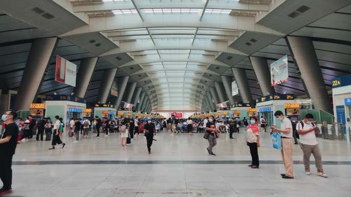 疫情期间的北京火车站广场及北京南站