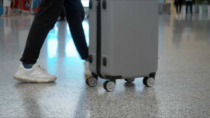 机场行人、人群脚步、春运行李箱