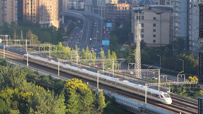 成都高铁动车行驶城际铁路中车基站城市交通