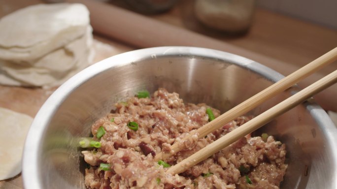 原创压面皮包饺子