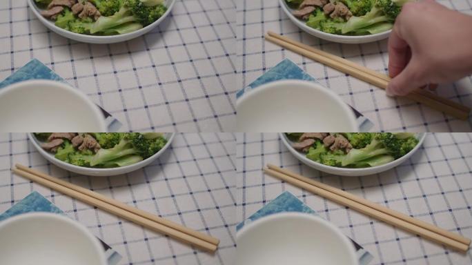 原创准备吃饭放筷子