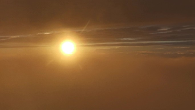 飞机上拍摄落日云层2