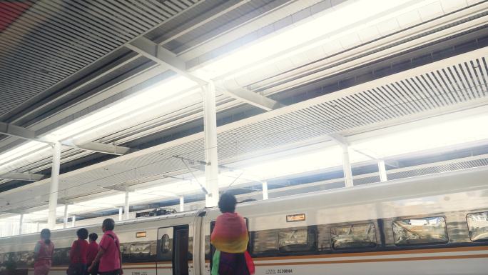 高铁站站台行人，旅客出站到达4k视频素材