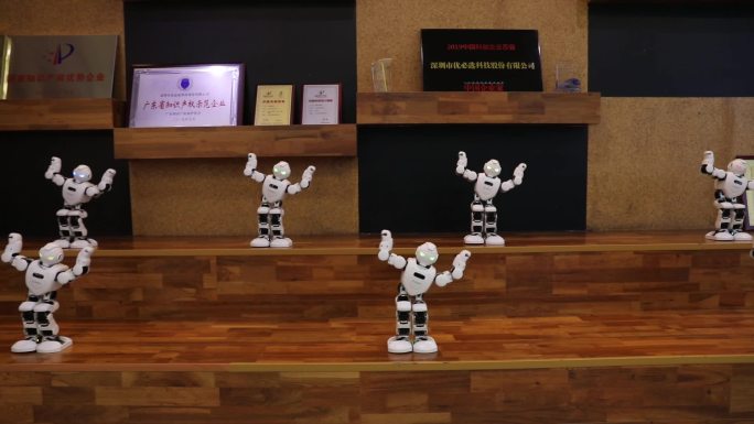 优必选机器人跳舞人工智能