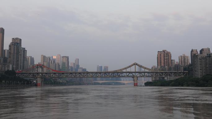 重庆曾家岩大桥洪峰期