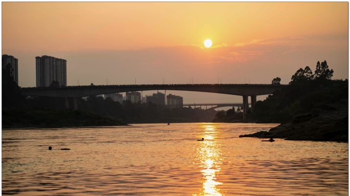 大桥红水河桥下日落夕阳西下黄昏