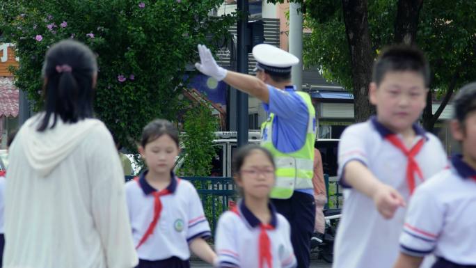 小学生放学交警护学2