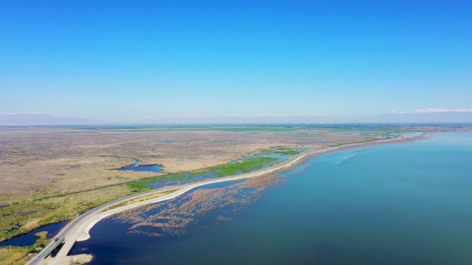 博斯腾湖环湖公路