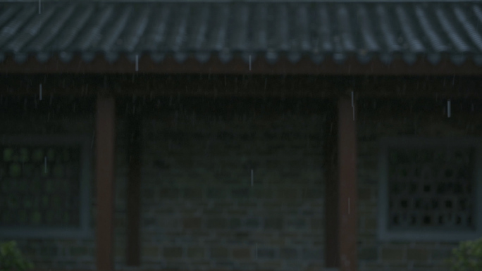 古建筑庭院唯美下雨画面