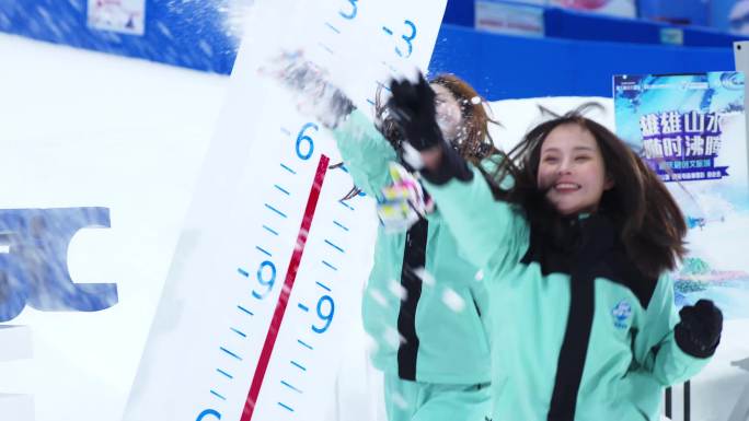 重庆融创雪世界滑雪实拍4K视频