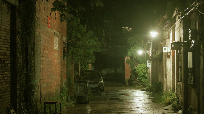 广州黄埔区鱼珠街拆迁前雨天夜景