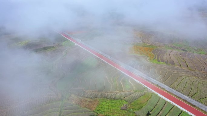 云南腾冲翡翠火山石高黎贡云端航拍美景