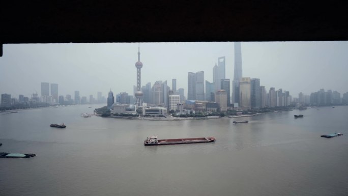 上海外滩海关大楼内部视角