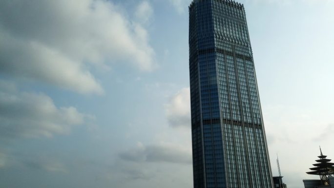 摩天高楼大厦风起云涌延时素材