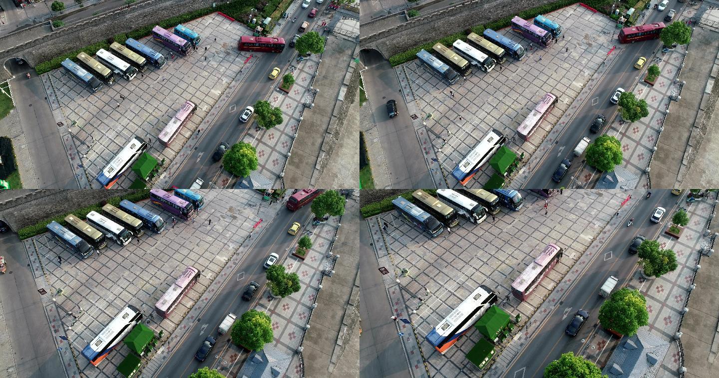 与爱同行惠游湖北停车场旅游大巴车