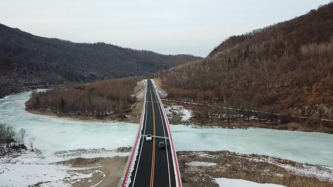 东北山间公路行驶航拍视频