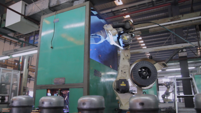 焊接手臂机器人压缩机空调制冷设备生产线