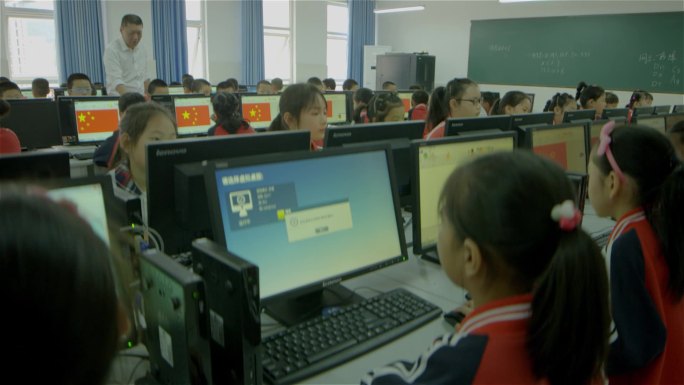 小学生计算机课学校信息课电脑机房