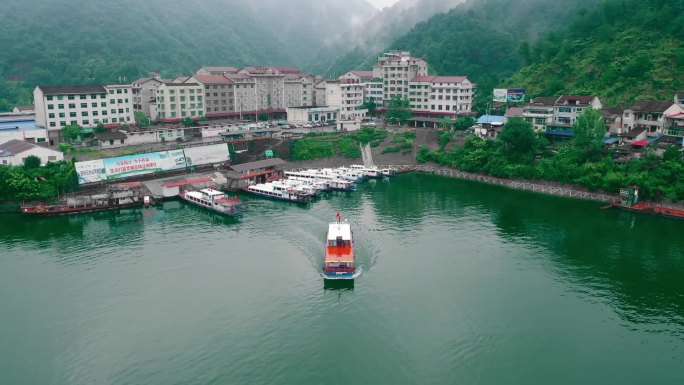 航拍云台山江景、轮船