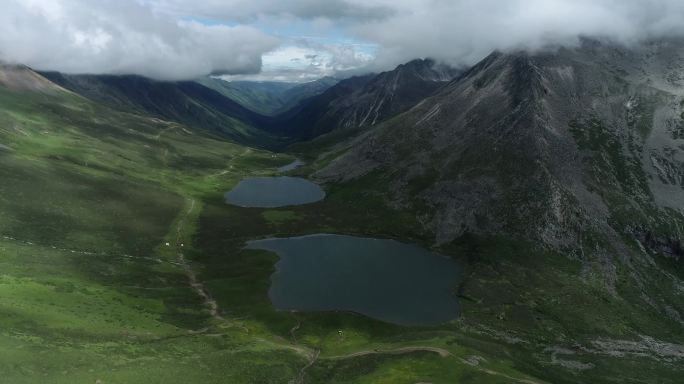 姊妹湖堰塞湖川西甘孜风景山谷