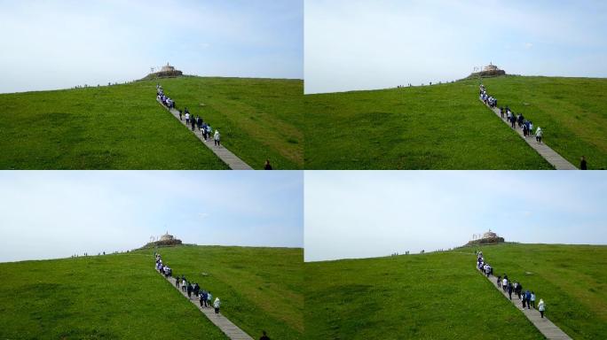 航拍游客登山蒙古包