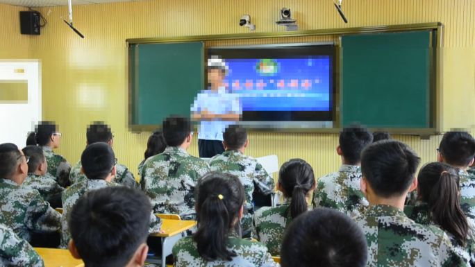 交警走进中学小学宣传交通法规