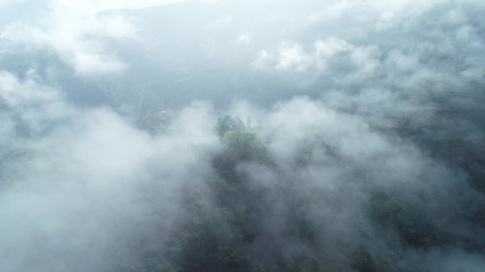 4K60帧航拍山村云雾