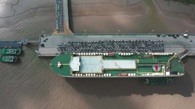 宁波舟山港码头滚装轮货运船汽车货运实拍