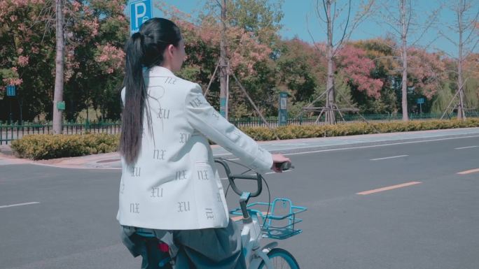 骑共享单车