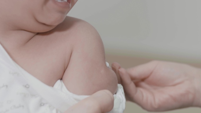 深圳医疗视频抗疫小婴儿注射疫苗