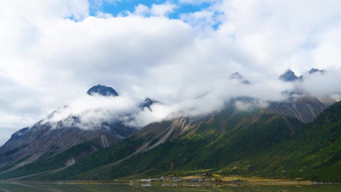 然乌湖景区的山