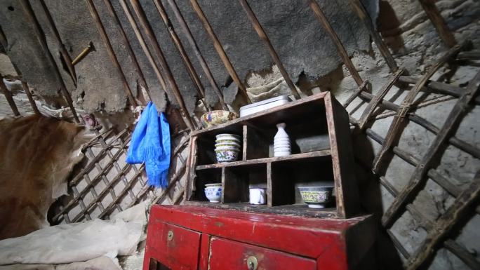 传统蒙古包里的老物件