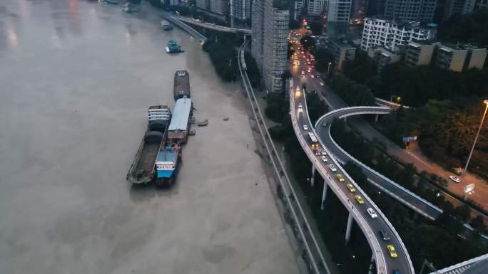 重庆洪水之水上轻轨