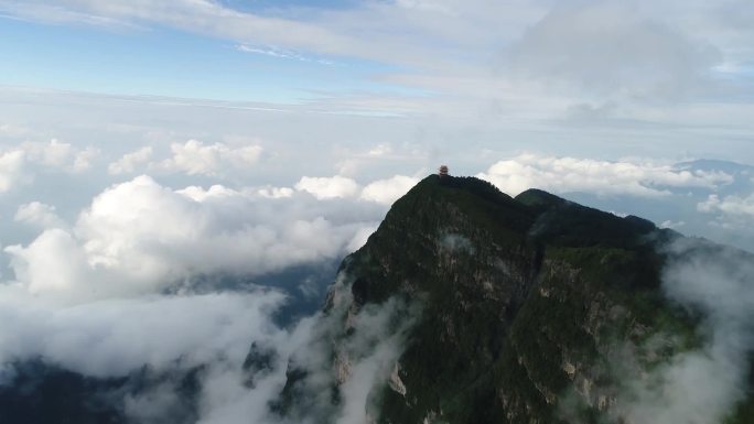 航拍高清峨眉山金顶和大佛风光