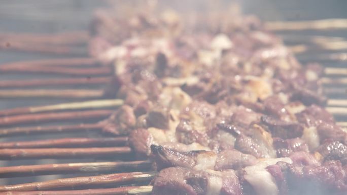羊肉串烧烤架子肉烤肉美食